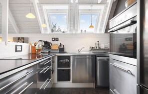 冷蔵庫、コンロ、食器洗い機、コーヒー / ティーメーカー