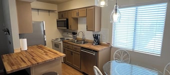 Cute Condo in Downtown Area!