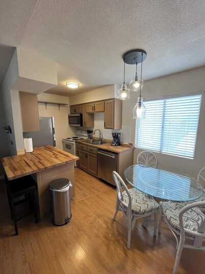 Cute Condo in Downtown Area!
