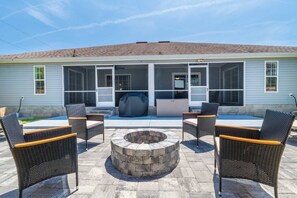 Terrace/patio - Charming and delightful getaway! (St Augustine)
