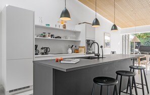 Fridge, oven, dishwasher, coffee/tea maker