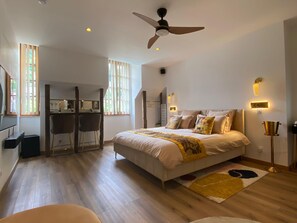 1 habitación, tabla de planchar con plancha, wifi y ropa de cama 
