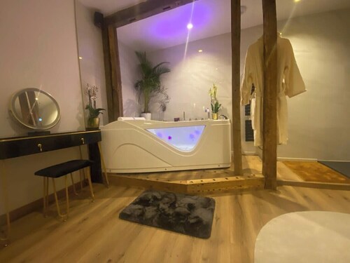 19A - The Seventh Heaven, cocoon lover