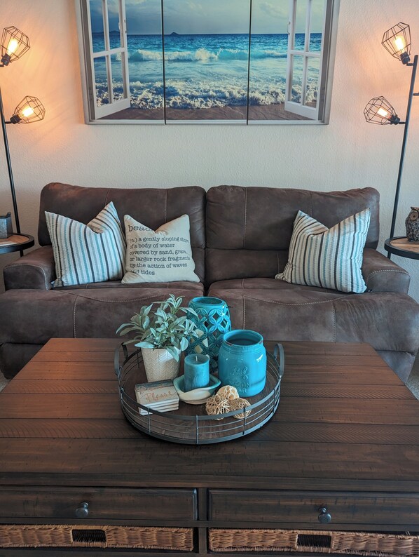 Smart TV, books, stereo - Beautiful 3-bedroom, 2-bathroom Condo in a Golf Community in a Great Location!! (Bradenton)