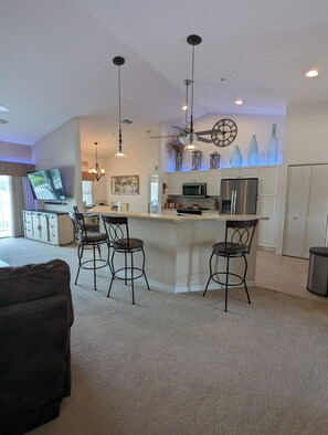 Interior - Beautiful 3-bedroom, 2-bathroom Condo in a Golf Community in a Great Location!! (Bradenton)