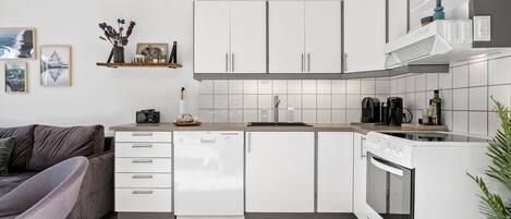 Fridge, stovetop, dishwasher, coffee/tea maker