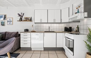 冷蔵庫、コンロ、食器洗い機、コーヒー / ティーメーカー