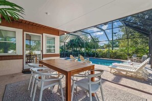 屋外ダイニングエリア