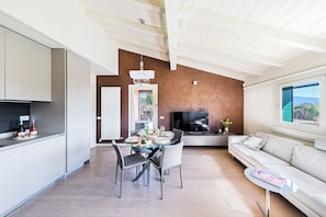 Interior - Birdie 59 Apartment by Wonderful Italy (Soiano del Lago)