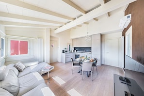 Living area - Birdie 59 Apartment by Wonderful Italy (Soiano del Lago)