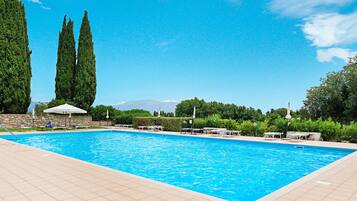 Sesongbasert utendørsbasseng