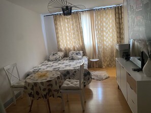 1 chambre, fer et planche à repasser, accès au Wi-Fi (inclus)
