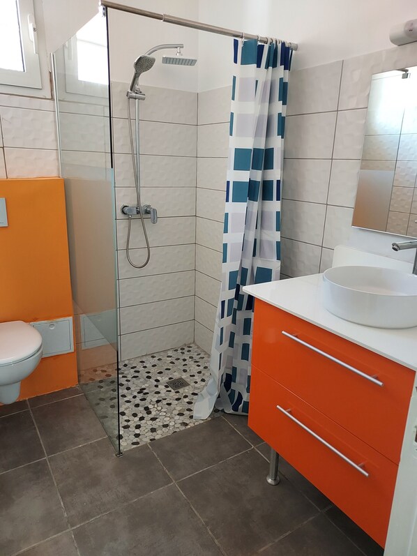 Shower, hair dryer, towels, toilet paper