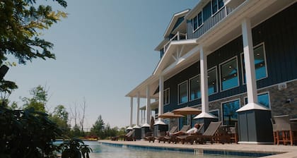 Modern Tiny Home | Stunning Views + Top Amenities