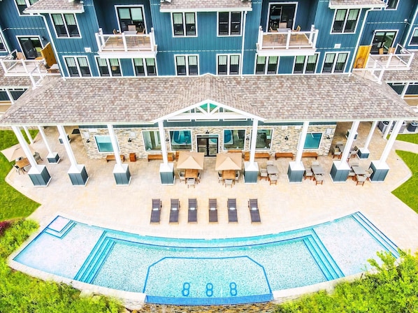Aerial view of the loungers and pool.