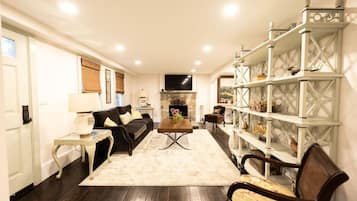 TV, fireplace, offices