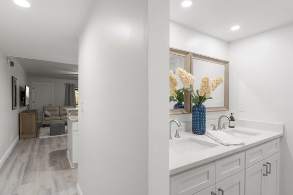 Interior - Condo in Oceanfront Resort w Beach access & Pool (Ponte Vedra Beach)