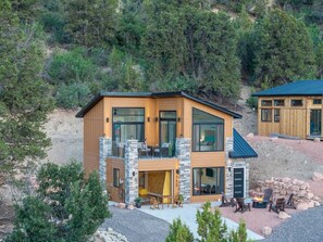 المنشأة من الخارج