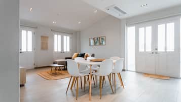 Apartment, 2 Bedrooms (3B) | Dining room