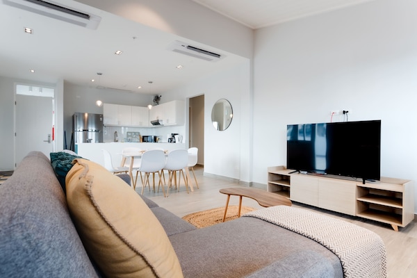 Apartment, 2 Bedrooms (3B) | Living area | 40-inch Smart TV with cable channels