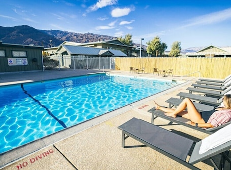 Outdoor pool. Stovepipe Wells Village Hotel - Inside The Park
