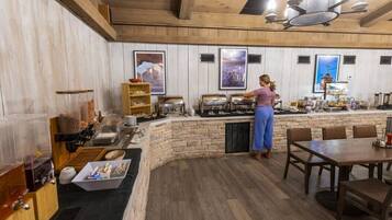 Desayuno buffet diario (USD 15.08 por persona)