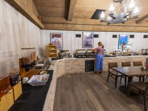 Frukostbuffé varje dag (USD 15.08 per person)