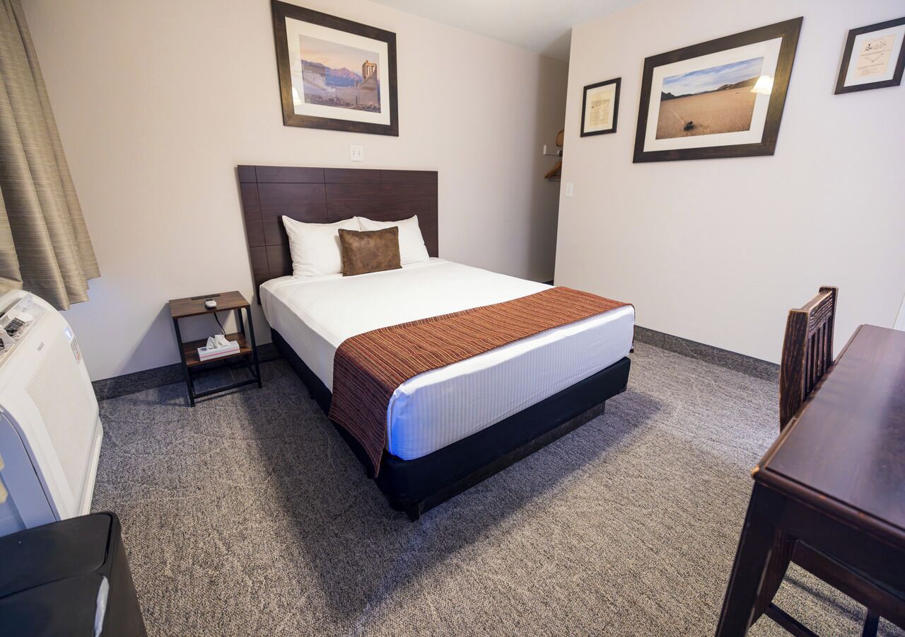 Standard Room with 1 Queen Bed | Ropa de cama hipoalergénica, escritorio, tabla de planchar con plancha