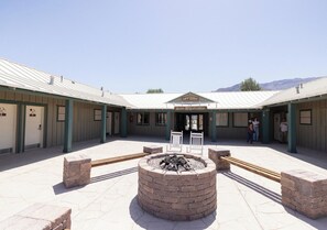 Patio Room with 1 Double Bed | Vistas desde la habitación
