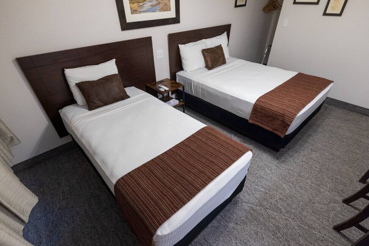 Standard Room with 1 Double Bed & 1 Twin Bed | Desk, free WiFi, bed sheets