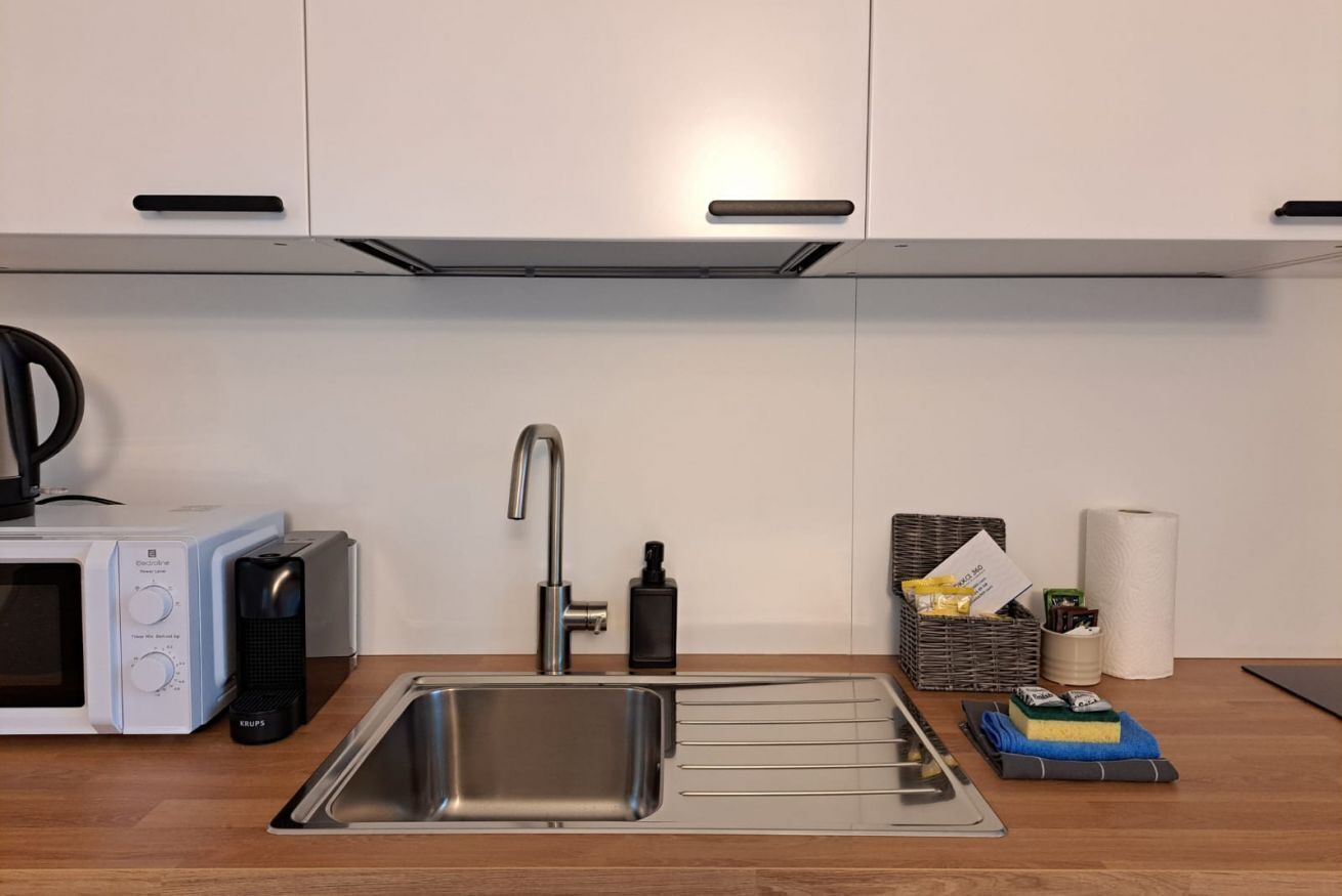 Frigorífico, microondas, horno y lavavajillas