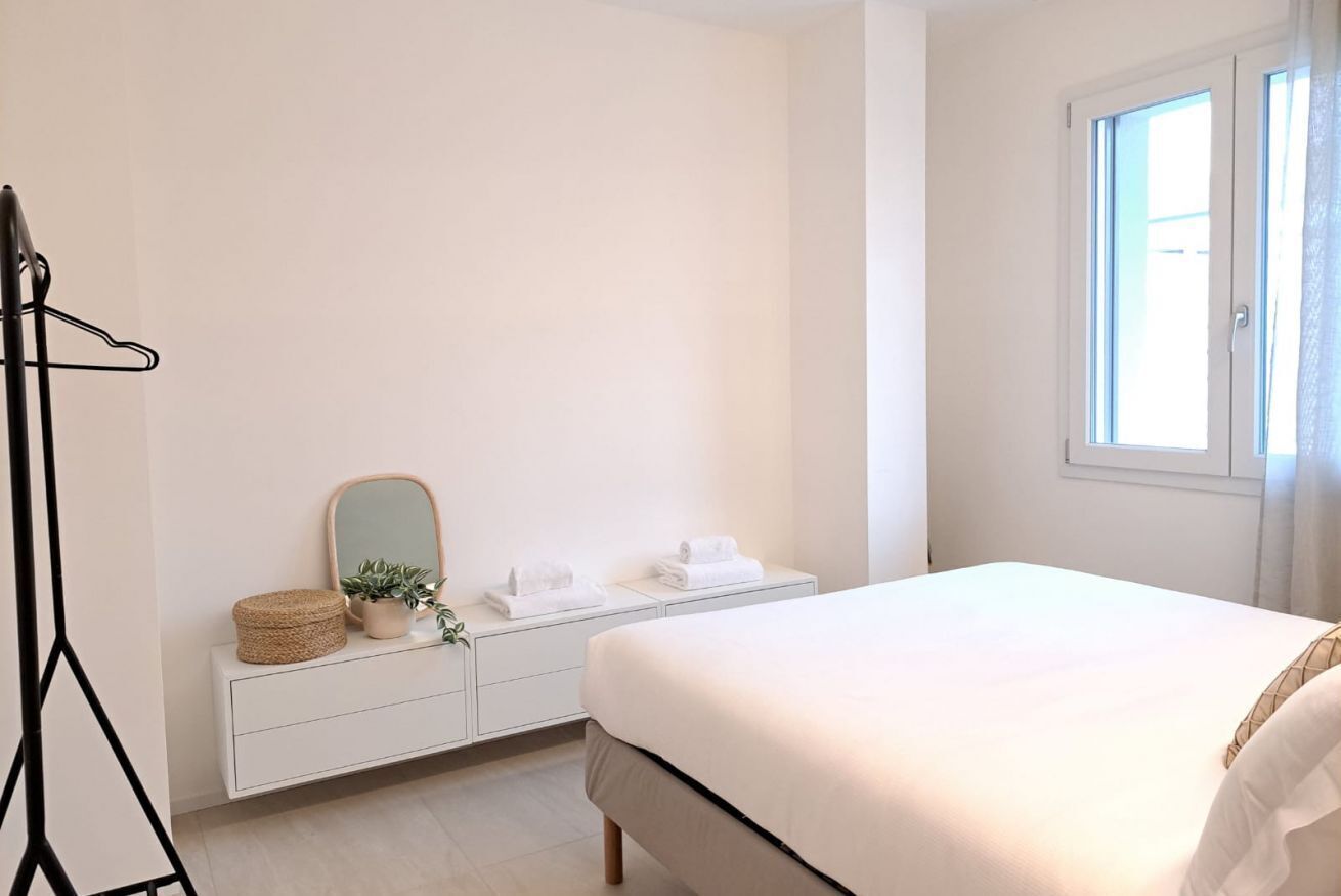 1 habitación, tabla de planchar con plancha, wifi y ropa de cama 