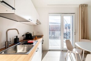 Refrigerador, microondas, horno y lavavajillas 