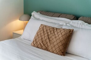 1 habitación, tabla de planchar con plancha, wifi gratis y ropa de cama 