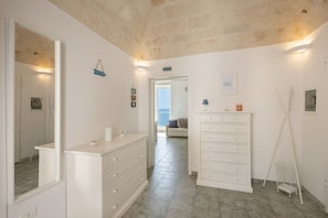 Interior - WePuglia - Casa Nausicaa (Monopoli)