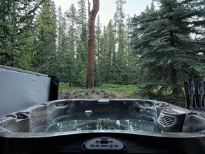 Outdoor spa tub - Peak 8 Townhome, 4BDRMS, 8 Beds, Walkable to Town/Slopes (Breckenridge)