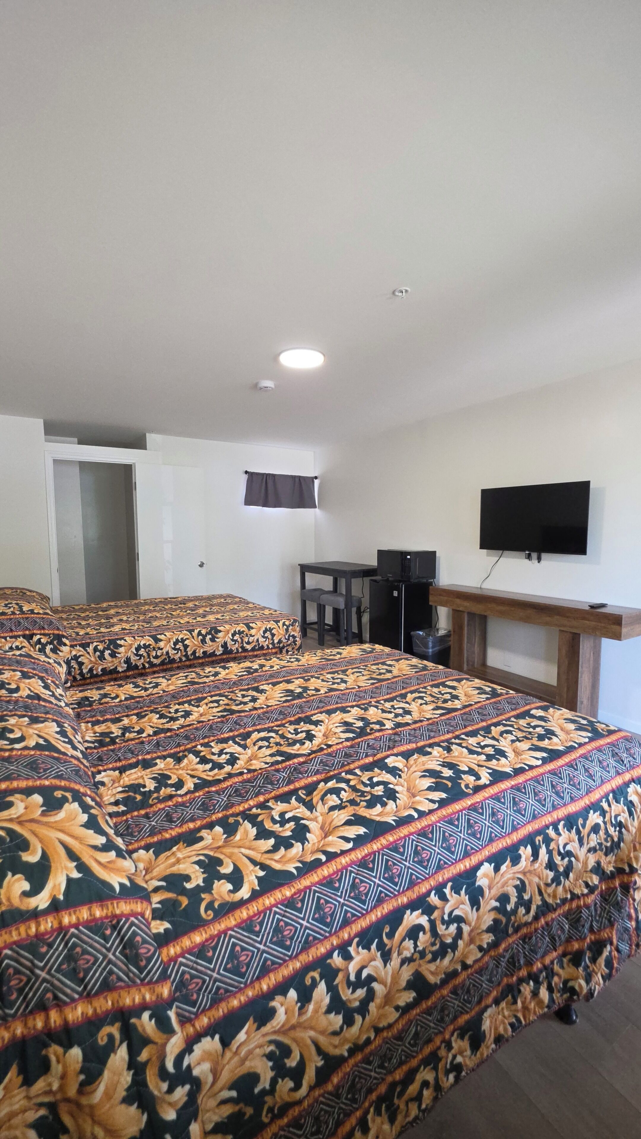 Habitació doble o amb dos llits individuals clàssica, no fumadors | Planxa i posts de planxar, wifi gratuïta i roba de llit 