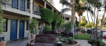 Sierra Crossing Motel