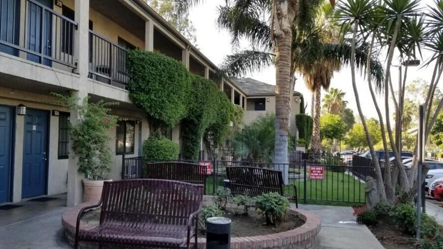 Sierra Crossing Motel