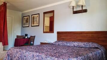 Deluxe Single Room | Iron/ironing board, free WiFi, bed sheets