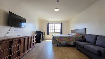 Deluxe Single Room | Iron/ironing board, free WiFi, bed sheets