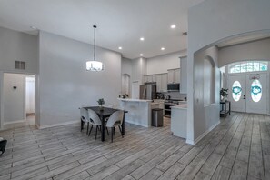 Dining - Large 5 bedroom 3 full bath house close to beaches, shopping and parks. (Parrish)