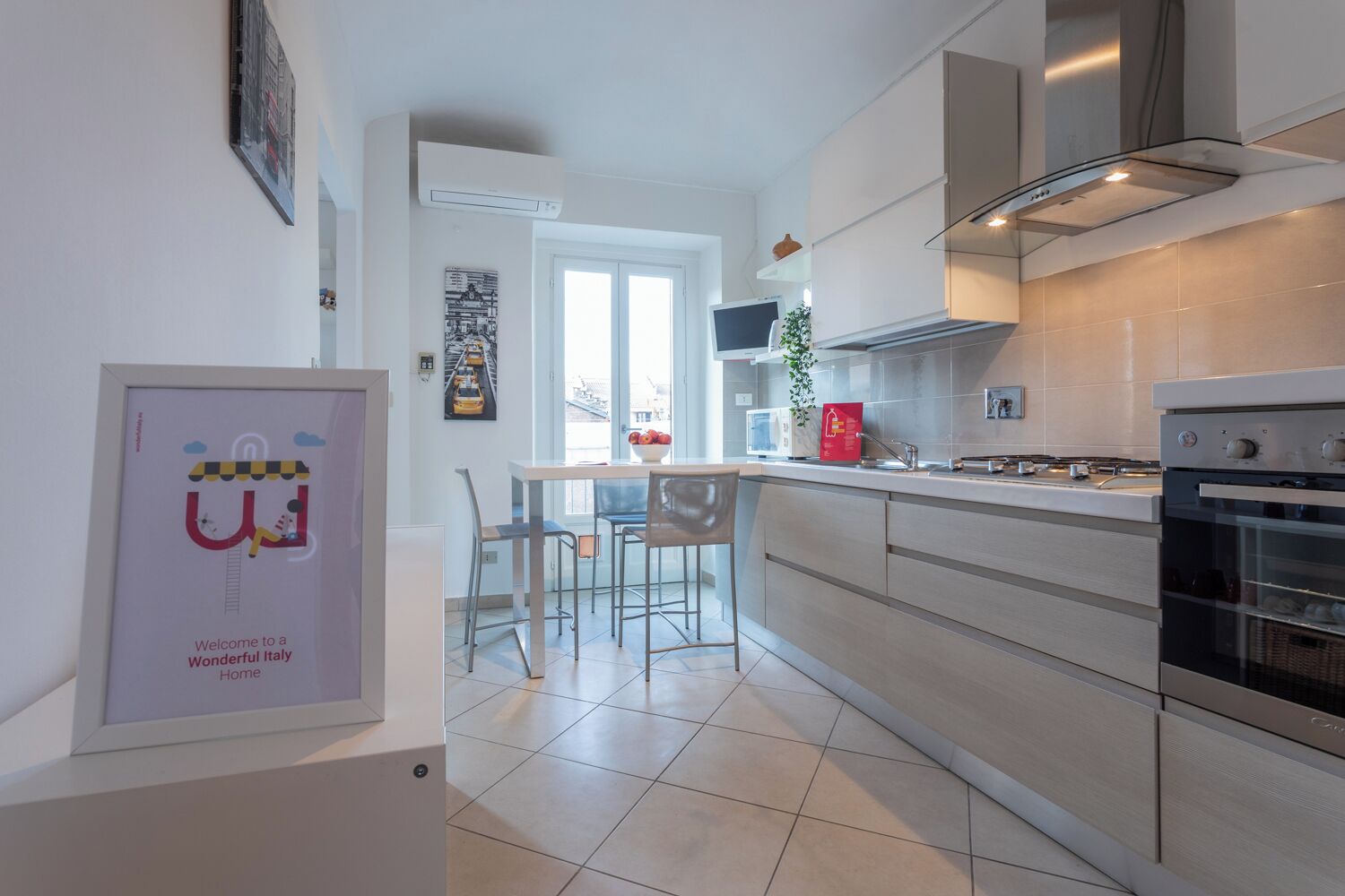 Apartamento, sacada | Área de estar | TV de tela plana 32 polegadas com canais a cabo