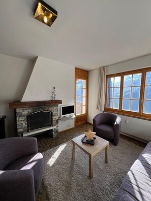 TV, fireplace, DVD player