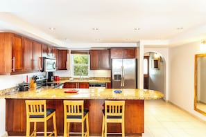 Fridge, microwave, oven, stovetop - Villa Suba, Family-Sized Condo-5 minutes from the beautiful beach! (Providenciales)