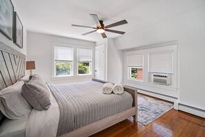 4 bedrooms, desk, iron/ironing board, travel cot