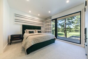 5 Schlafzimmer, Schreibtisch, Bügeleisen/Bügelbrett, kostenloses WLAN