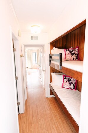1 habitación, escritorio, wifi gratis y ropa de cama 