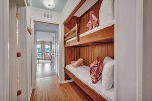 1 bedroom, desk, free WiFi, bed sheets