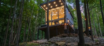 Uckor's Edge | Hocking Hills, Modern Cozy Cabin
